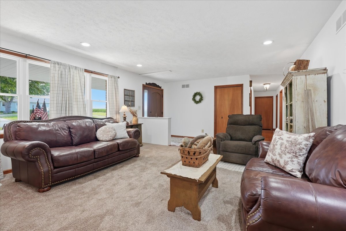 511 N Grove Street Property Photo 4