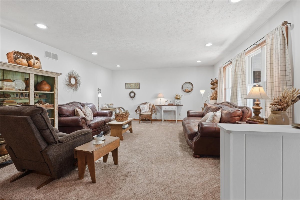 511 N Grove Street Property Photo 5