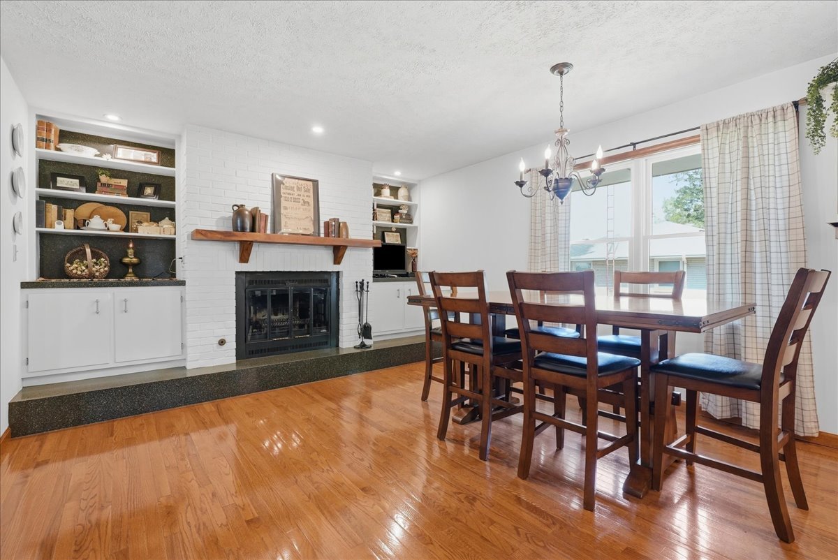 511 N Grove Street Property Photo 17