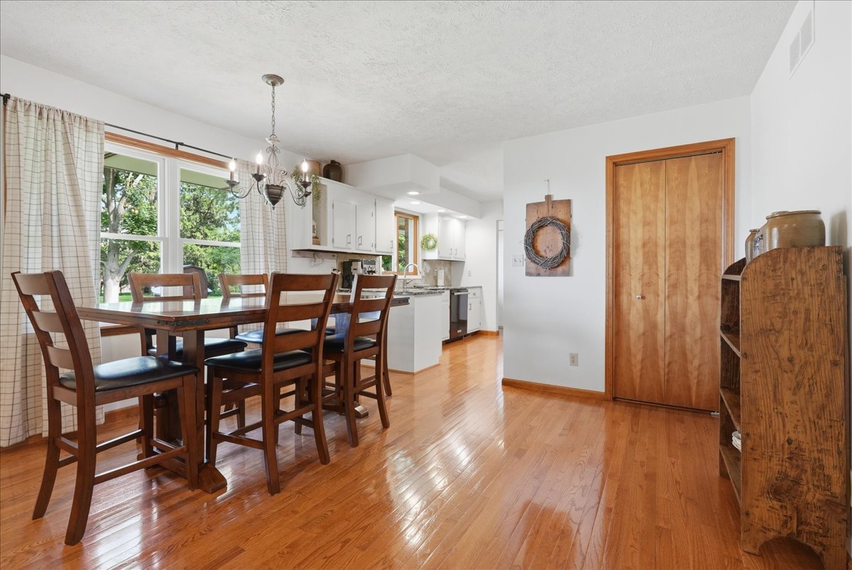 511 N Grove Street Property Photo 20