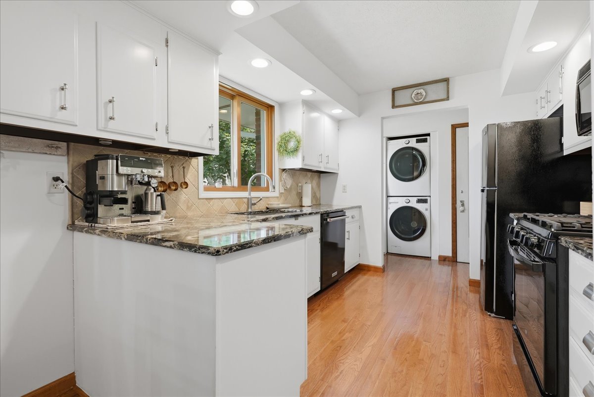 511 N Grove Street Property Photo 21