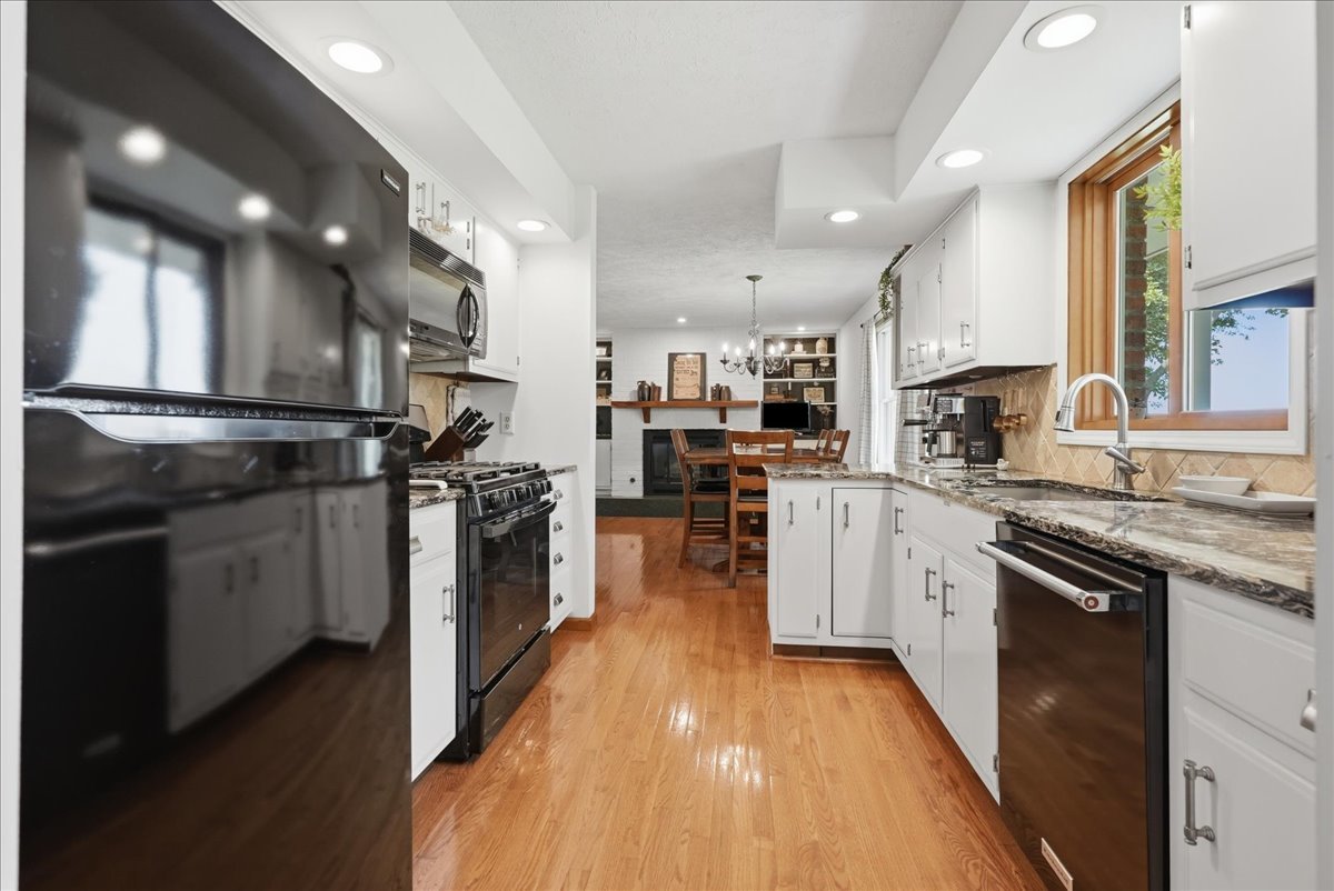 511 N Grove Street Property Photo 24