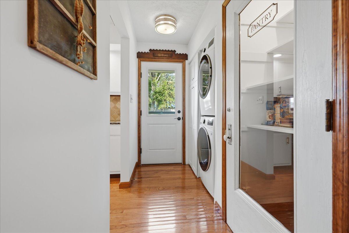 511 N Grove Street Property Photo 28