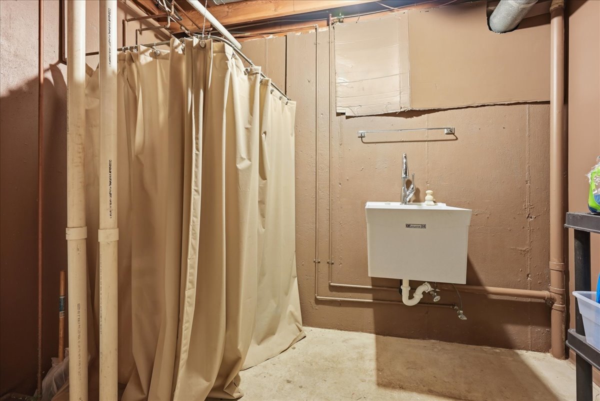 511 N Grove Street Property Photo 40