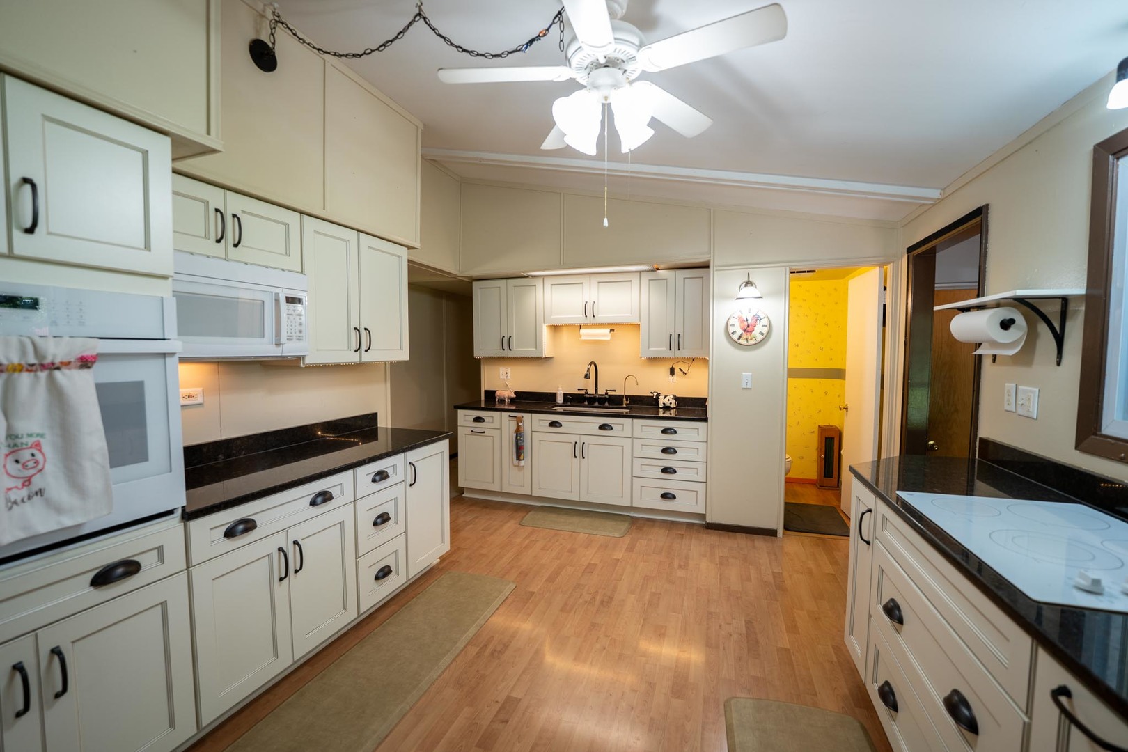 3365 N Blackhawk Road Property Photo 11
