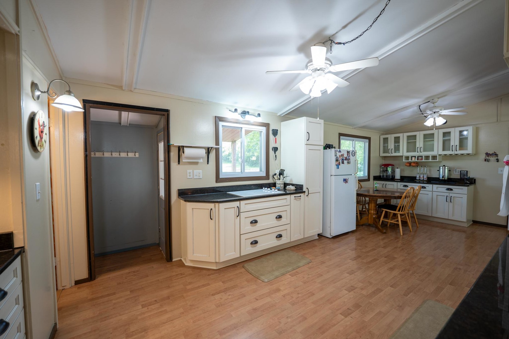 3365 N Blackhawk Road Property Photo 14