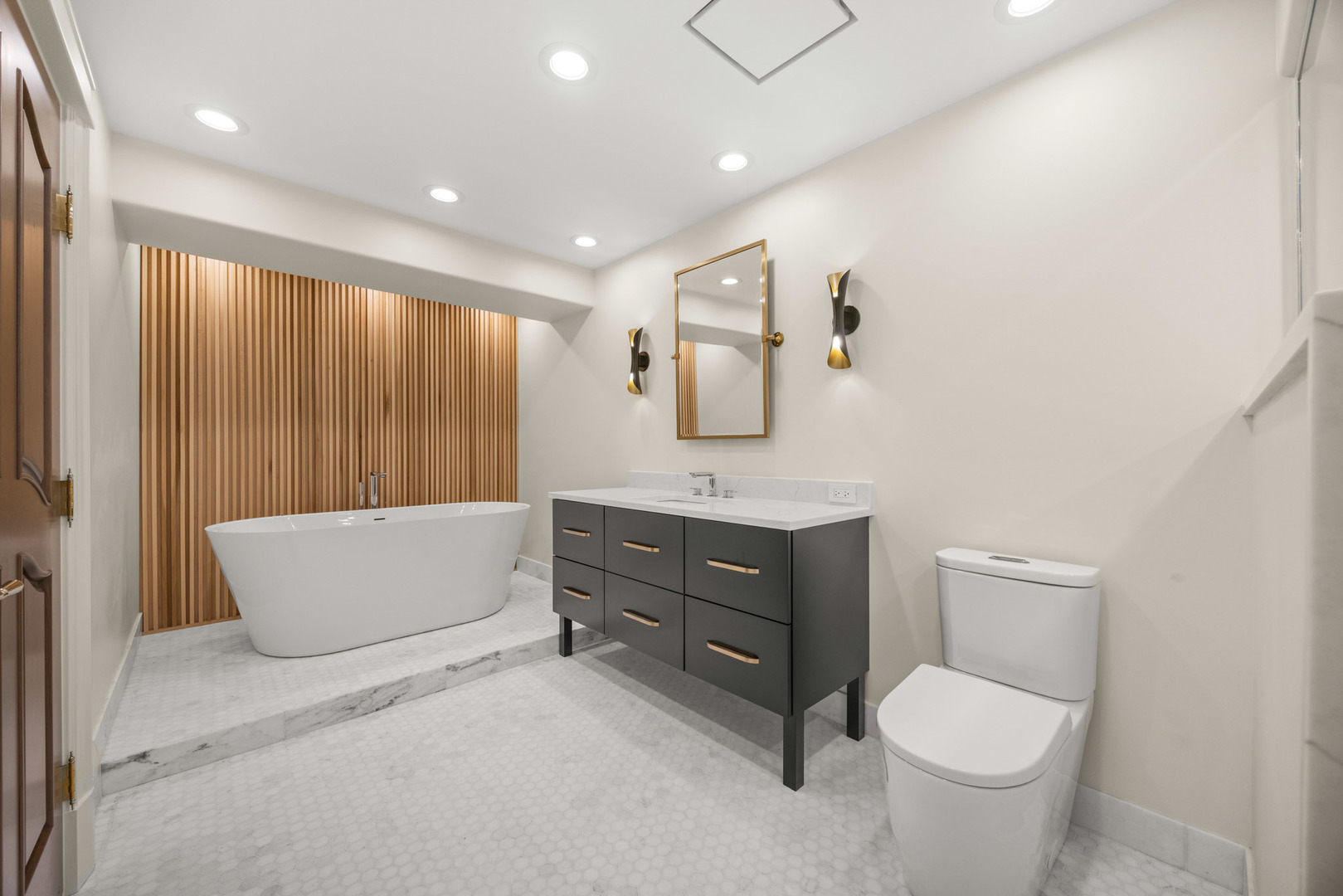 12704119 Property Photo 36