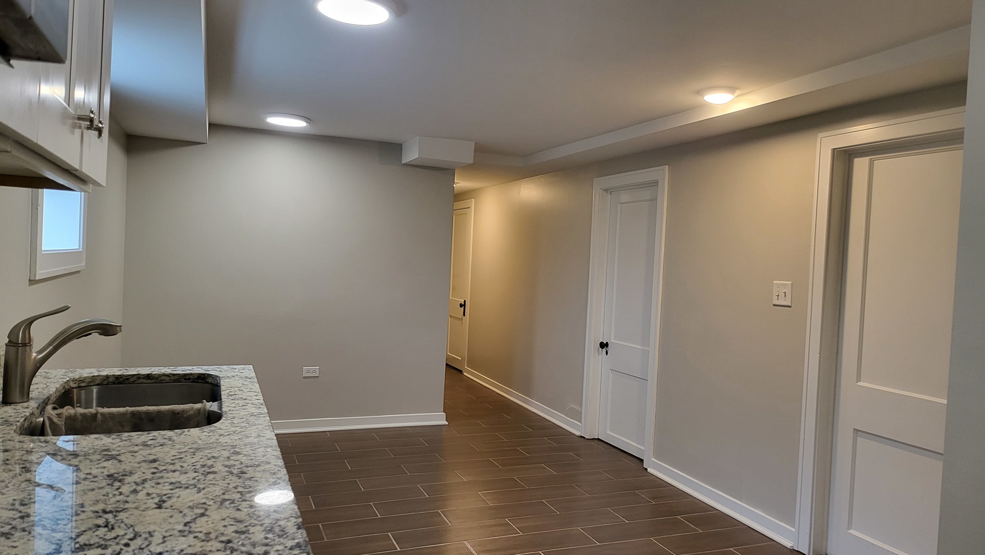 827 W 33rd Place Grb Property Photo 3