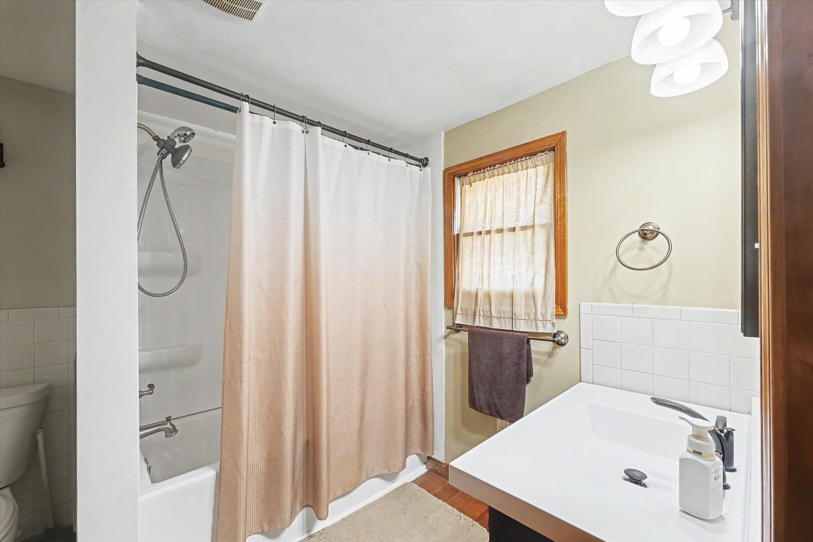 209 E Sangamon Street Property Photo 16