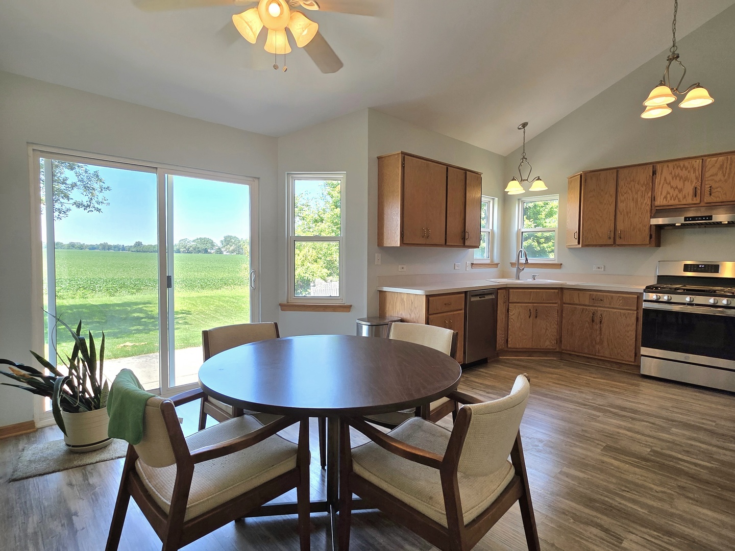 473 Kingston Drive Property Photo 4