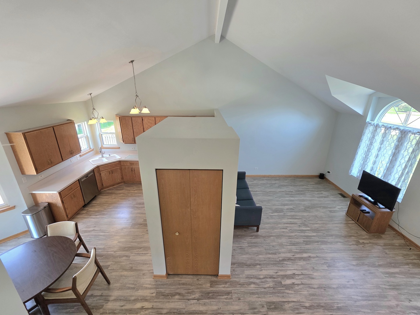 473 Kingston Drive Property Photo 7