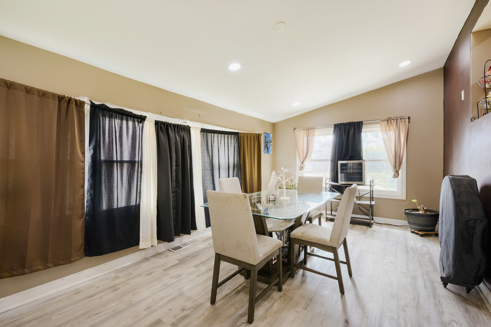 15318 Hastings Drive Property Photo 4