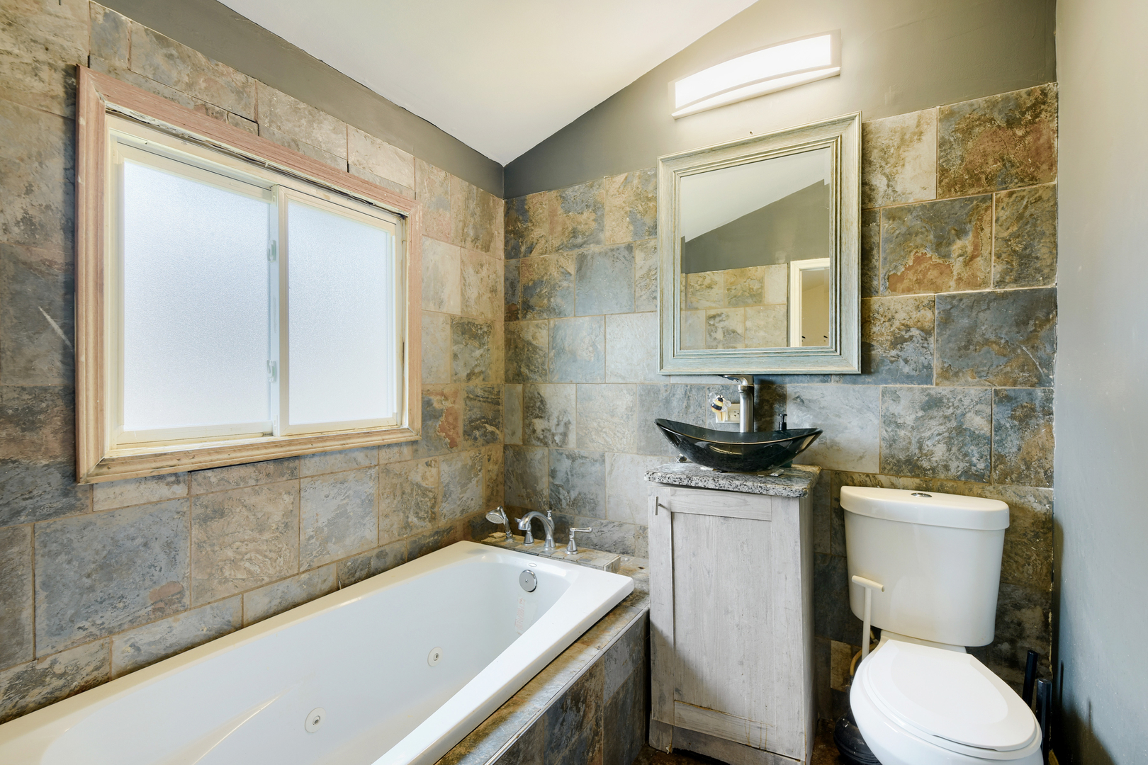 15318 Hastings Drive Property Photo 8