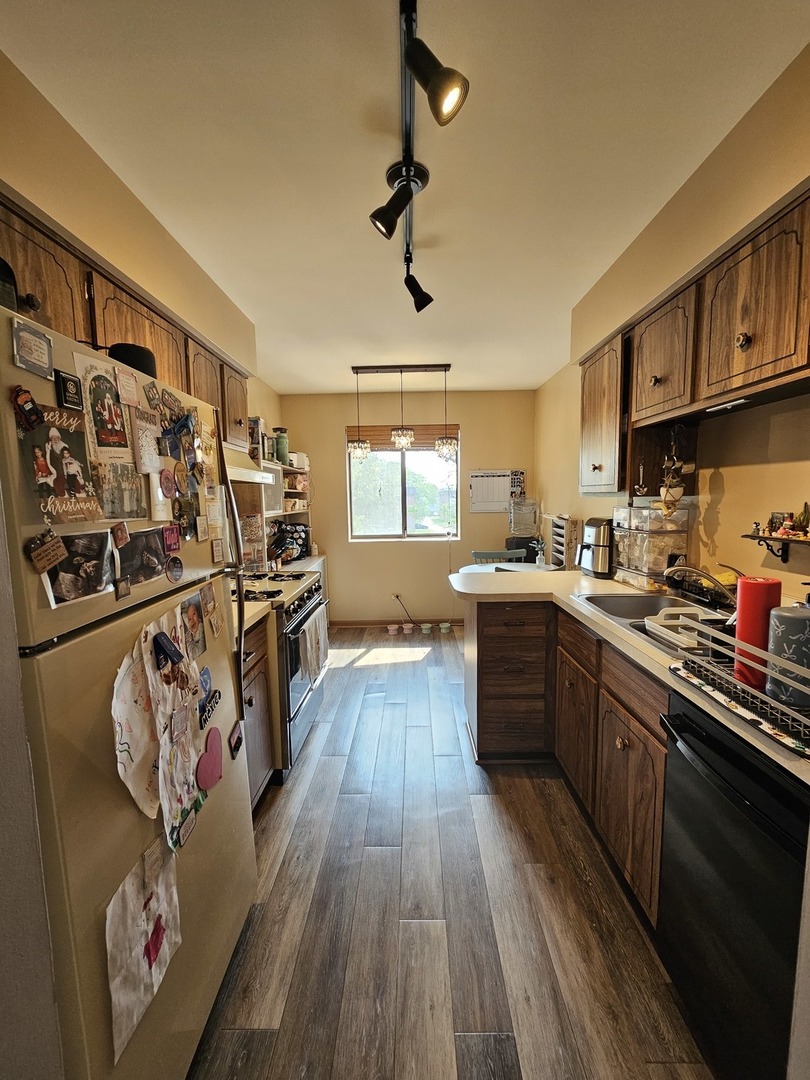 12615 S Central Avenue 308 Property Photo 6
