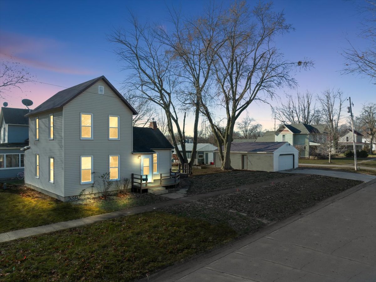 201 W Chestnut Street Property Photo 1