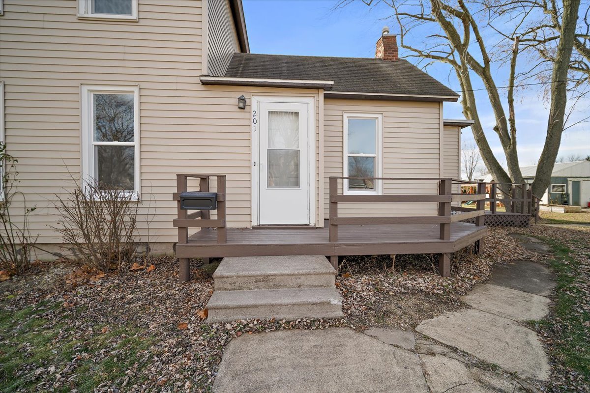 201 W Chestnut Street Property Photo 4