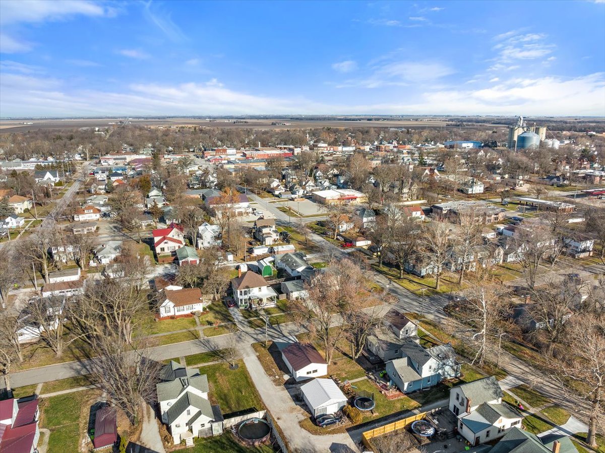 201 W Chestnut Street Property Photo 8