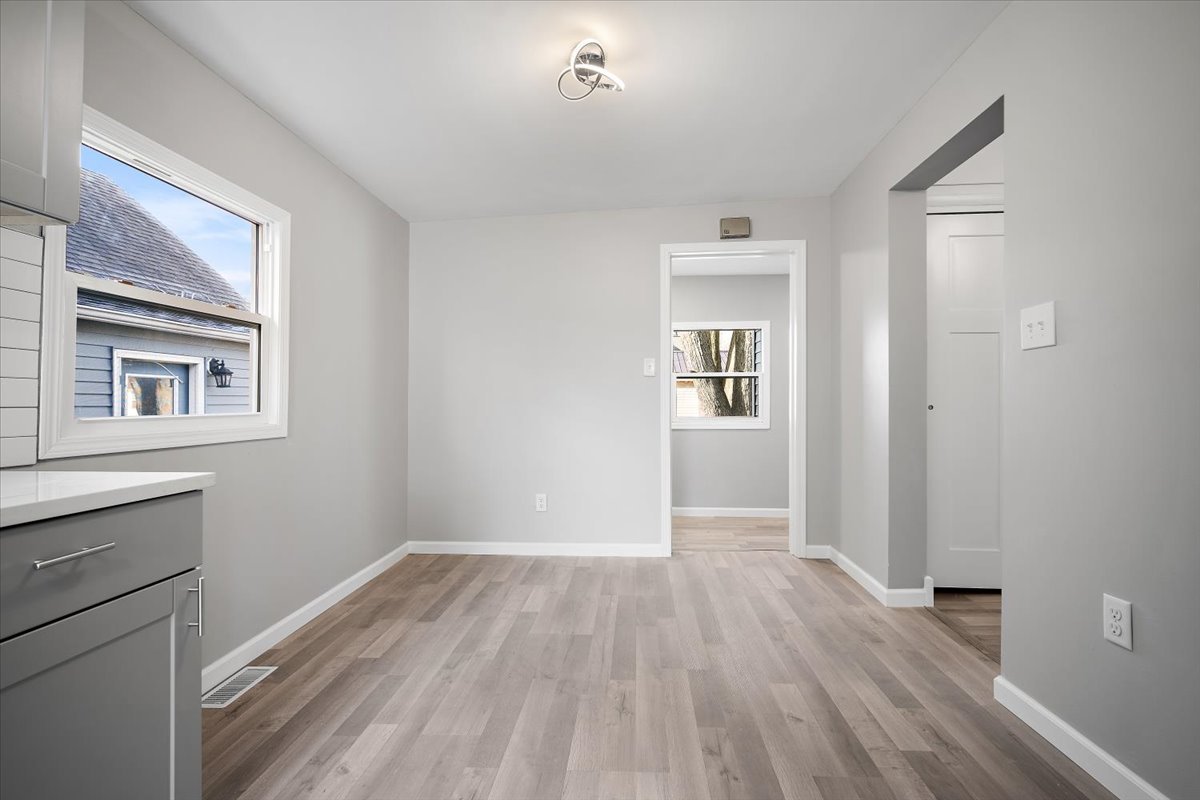 201 W Chestnut Street Property Photo 16