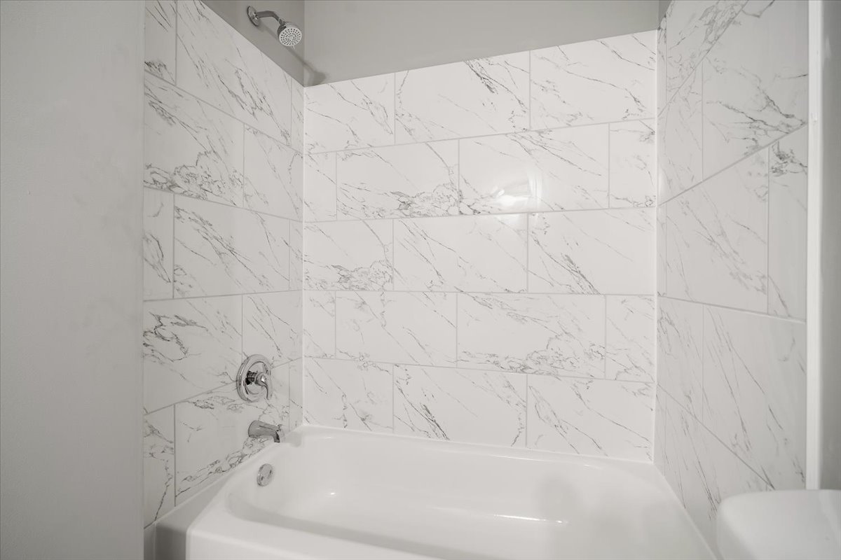 201 W Chestnut Street Property Photo 35