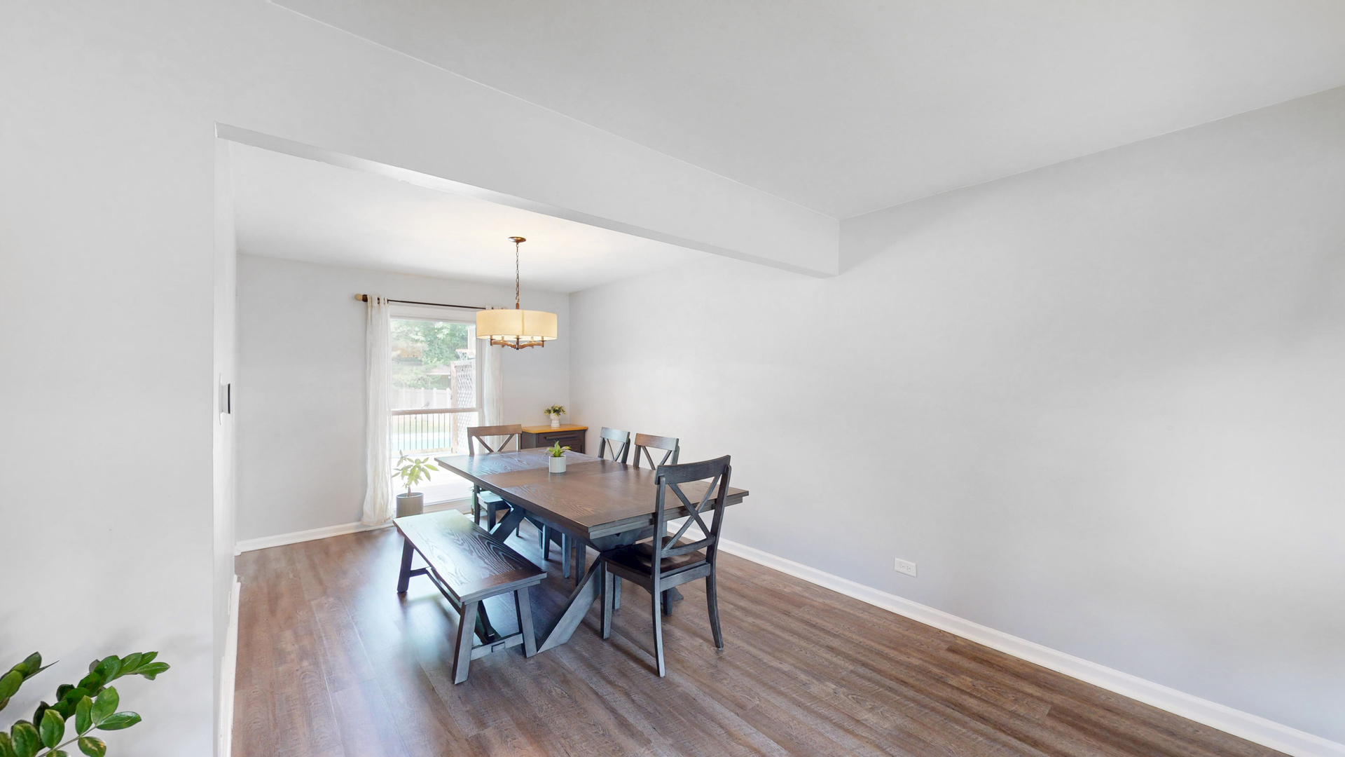 11s556 Book Road Property Photo 6