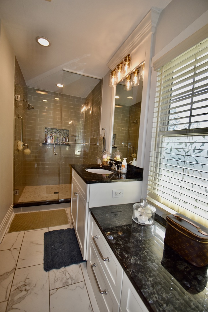 1131 Thatcher Avenue Property Photo 24