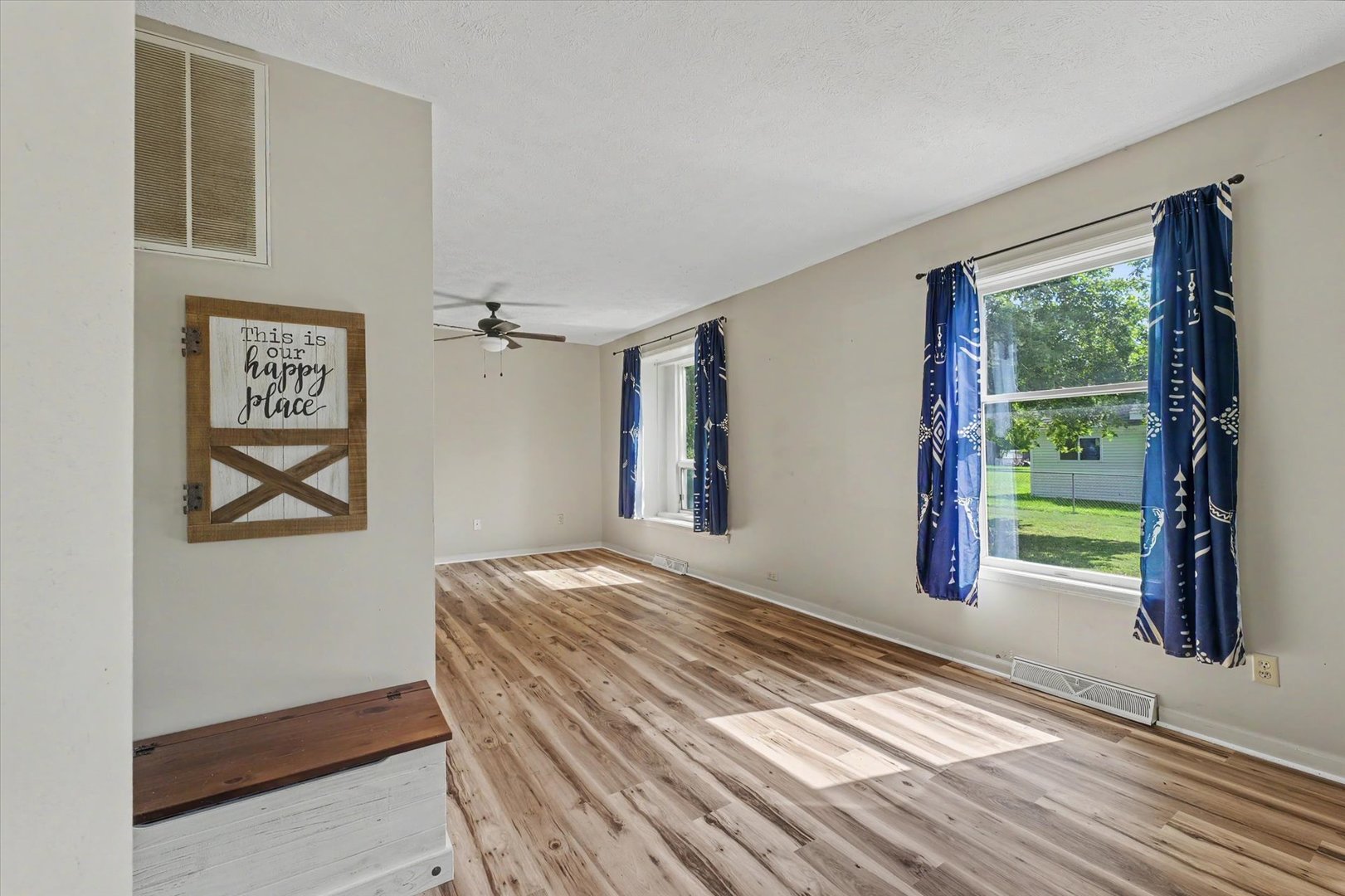 708 W Water Street Property Photo 5