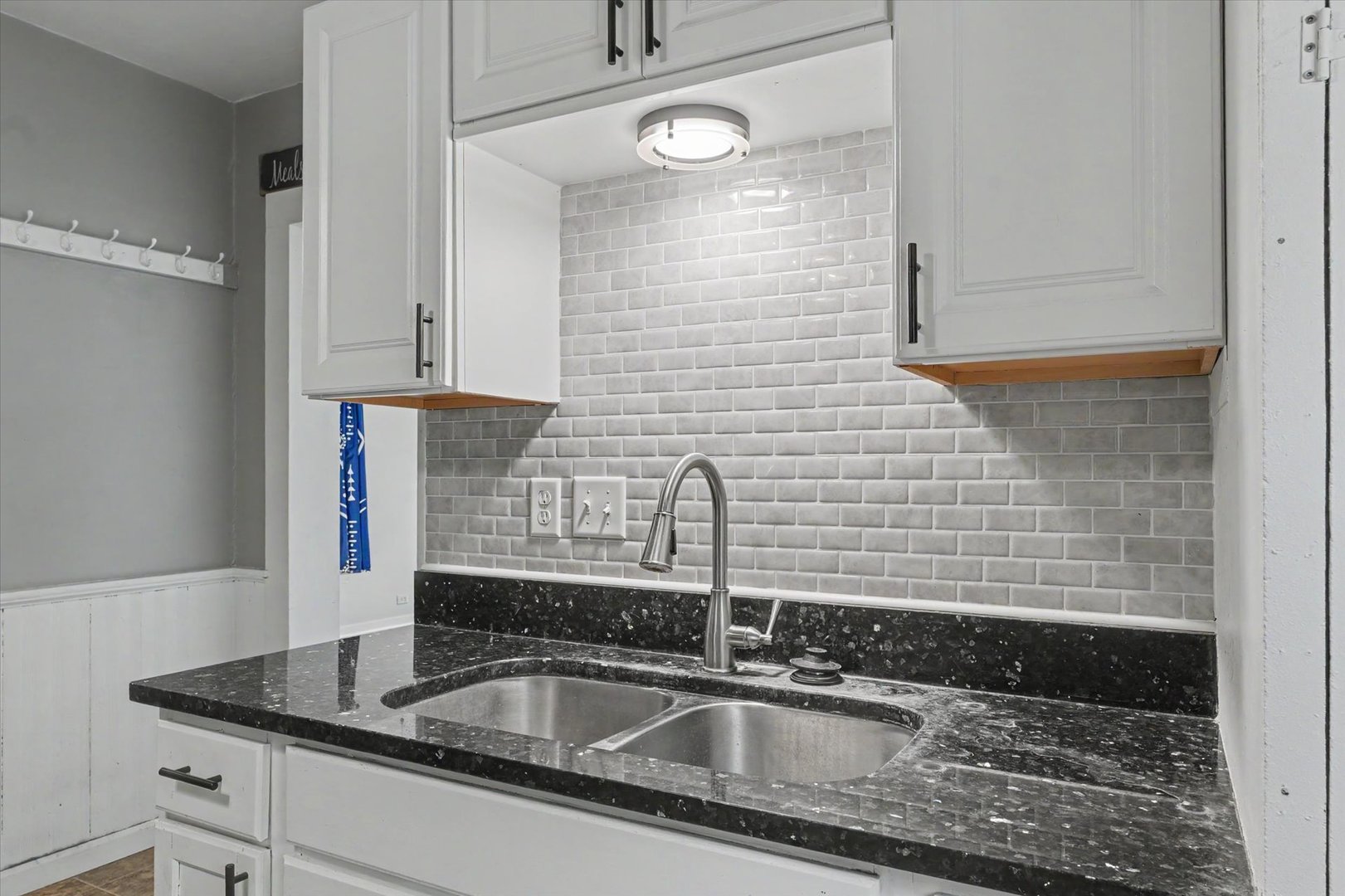 708 W Water Street Property Photo 11