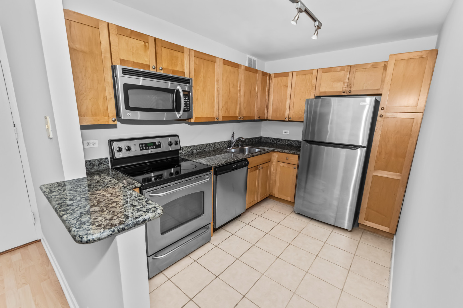 655 W Irving Park Road 4011 Property Photo 8