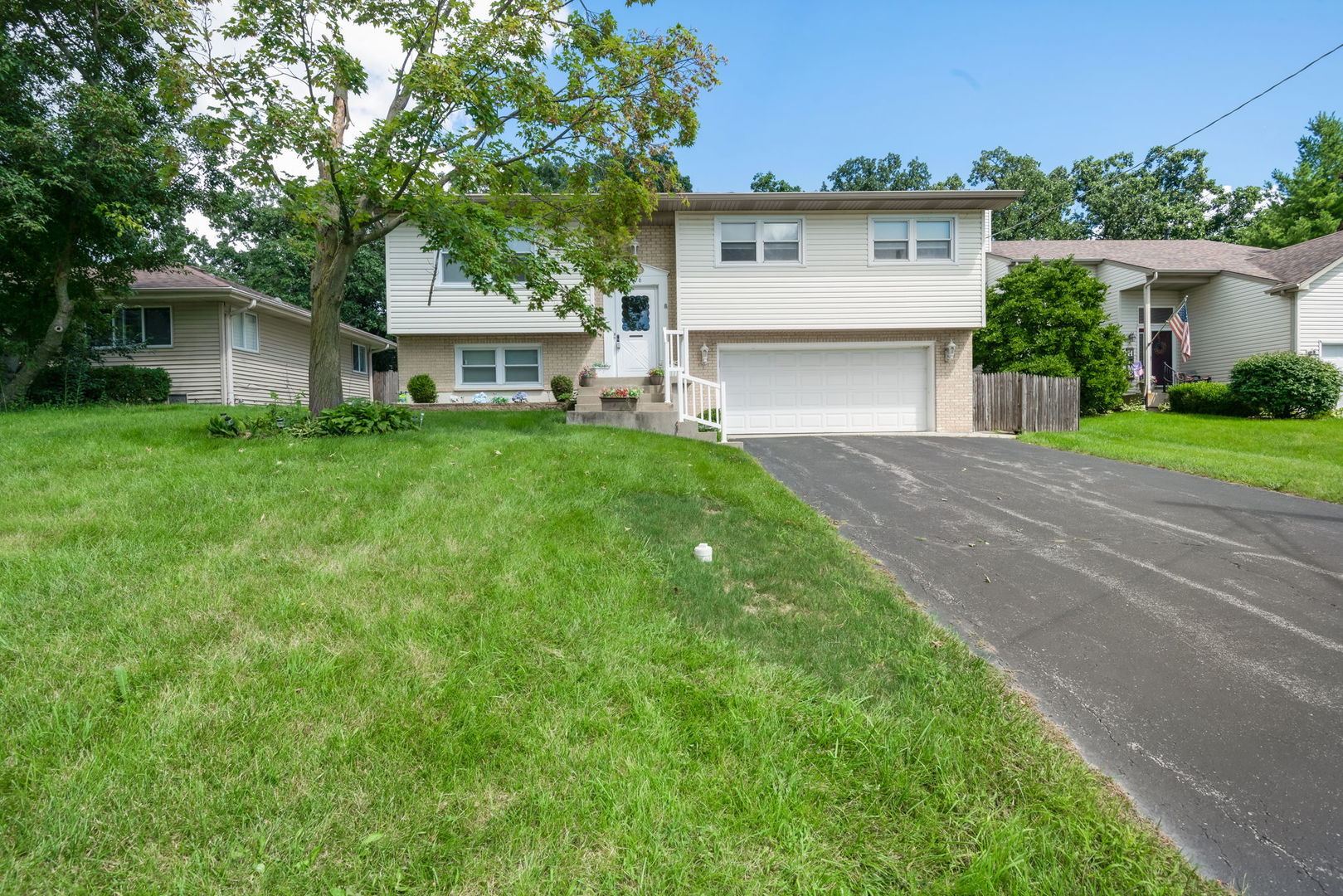 706 Greenbriar Lane Property Photo 1