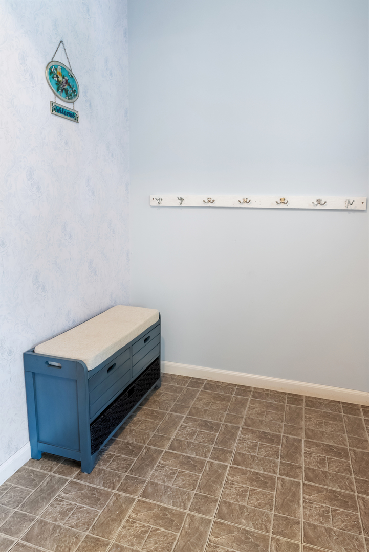 873 Yorkshire Lane Property Photo 2