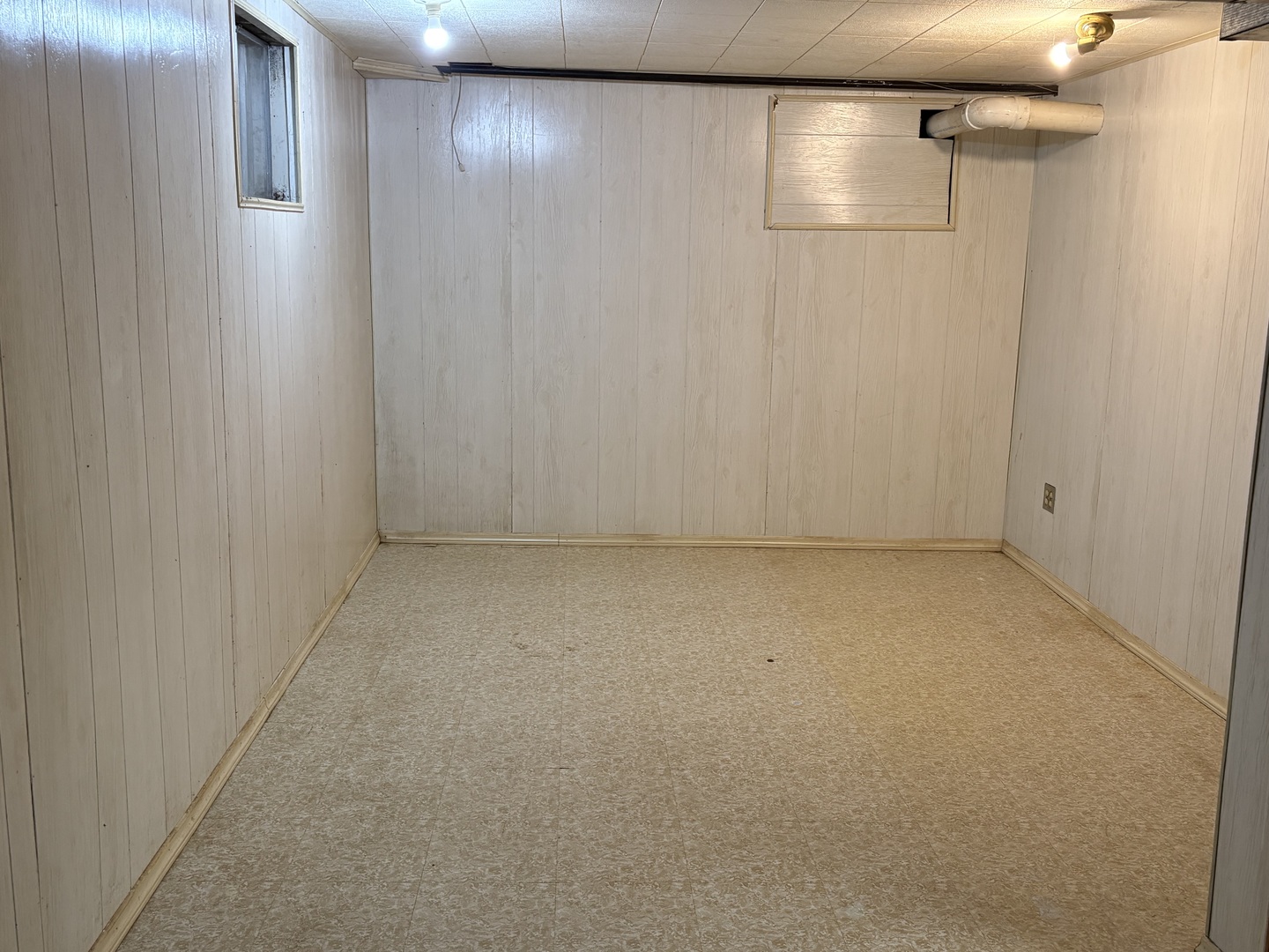873 Yorkshire Lane Property Photo 25