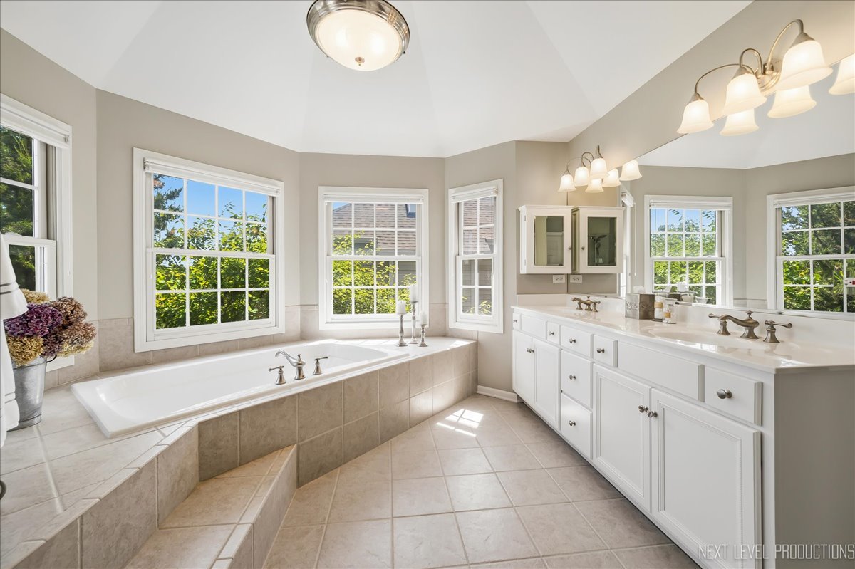 12704283 Property Photo 38
