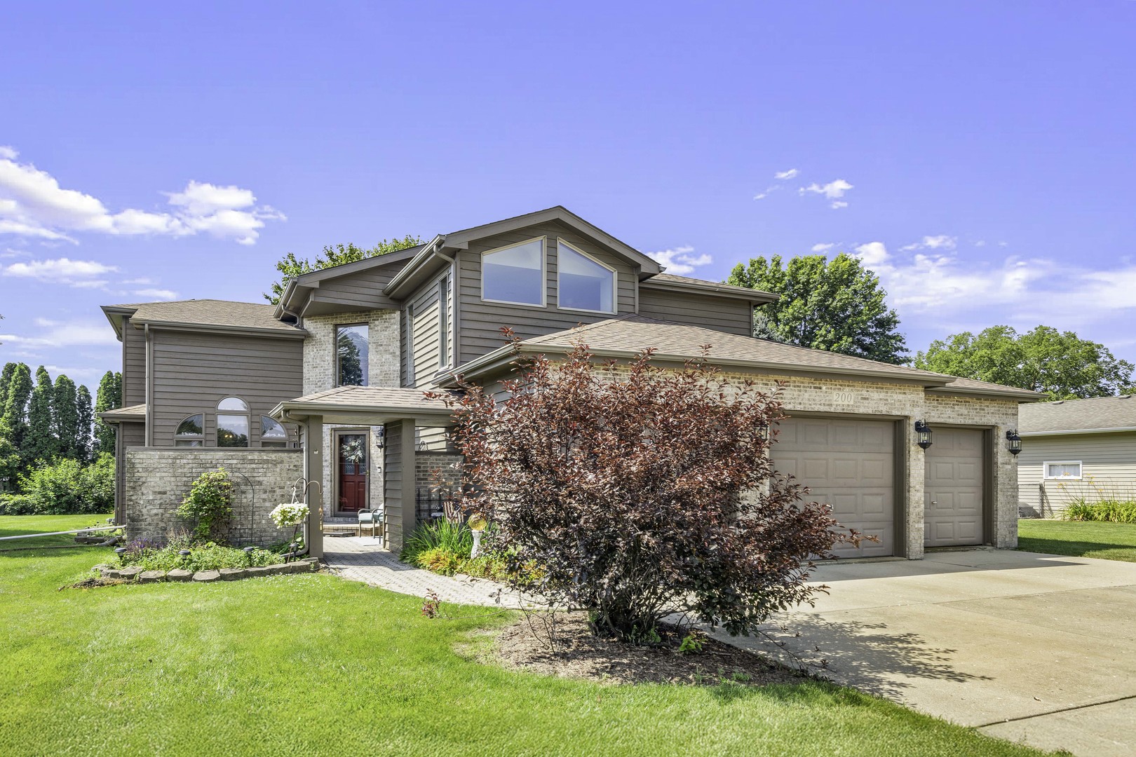 200 E Webb Street Property Photo 1