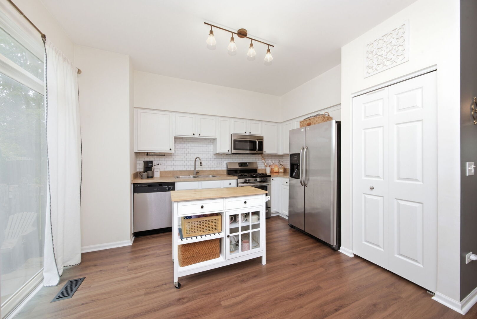 3010 Alyssa Street Property Photo 4