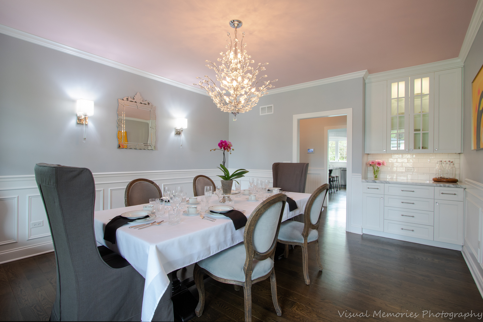 1025 S Vail Avenue Property Photo 8