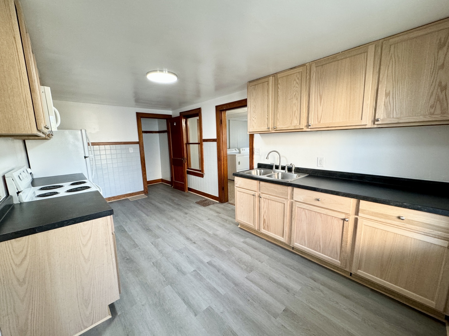 549 E Orange Street Property Photo 5