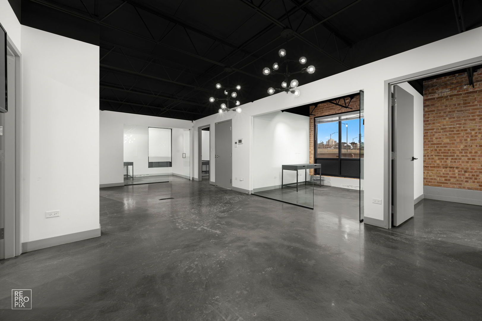 1322 W Walton Street Property Photo 5
