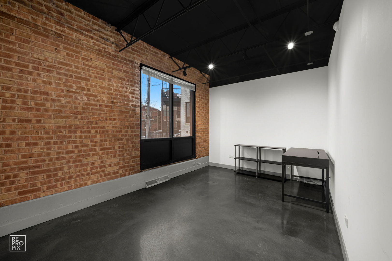 1322 W Walton Street Property Photo 6