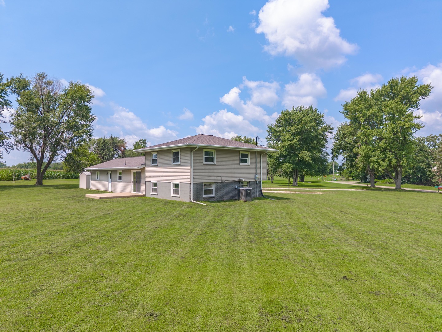 15795 E 2550 North Road Property Photo 3