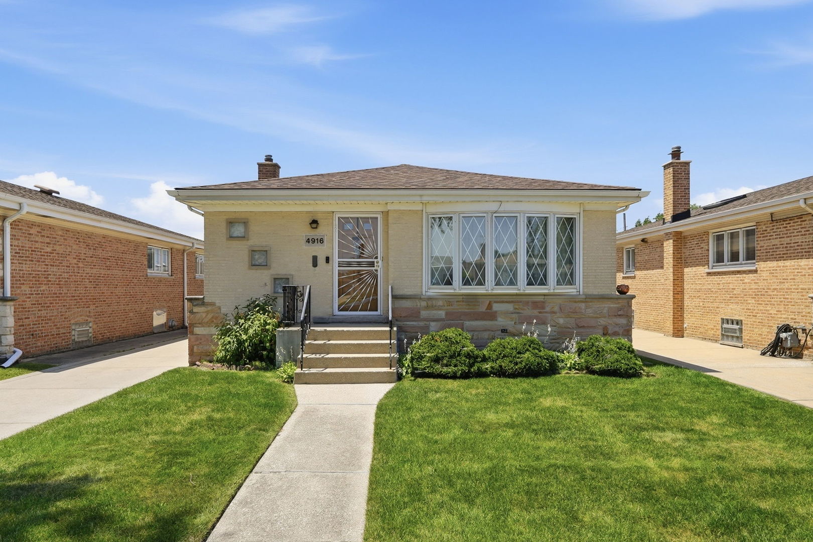 4916 N Ridgewood Avenue Property Photo 1