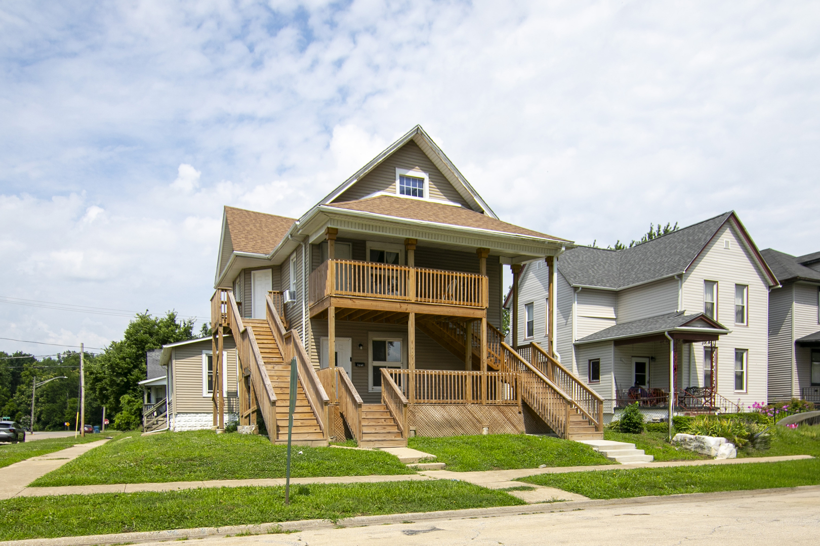 605 N Dearborn Avenue Property Photo 1