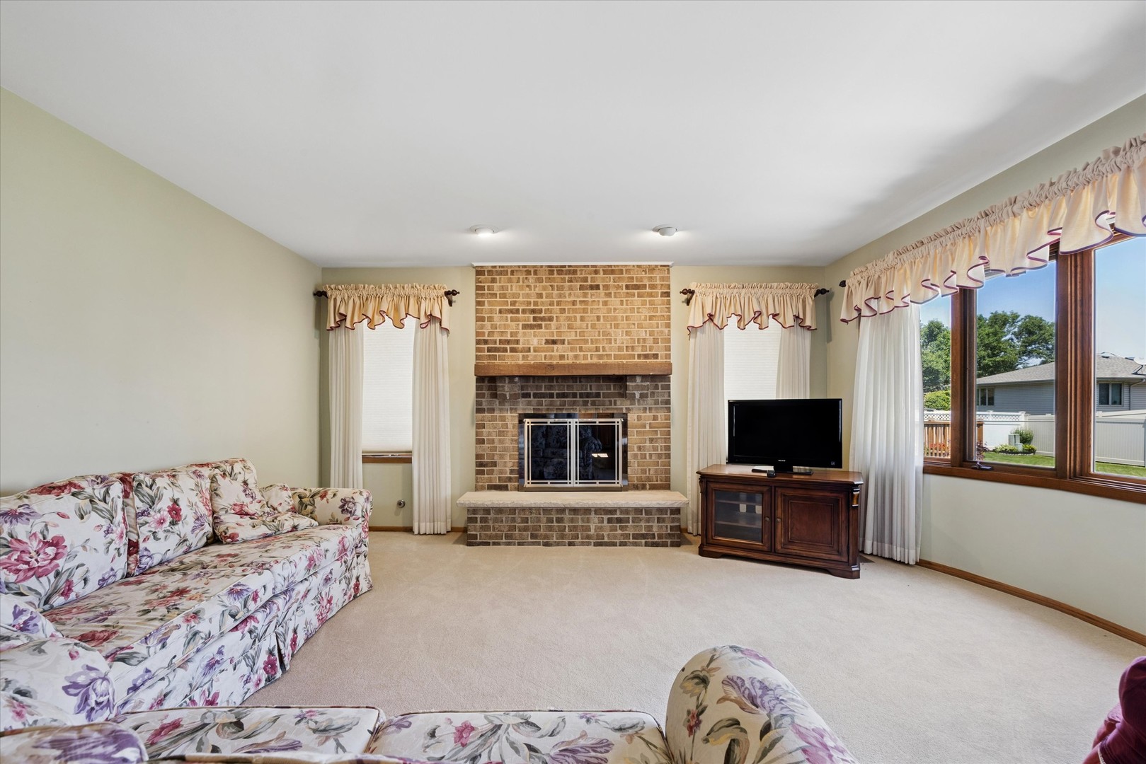 10709 S Washington Street Property Photo 7