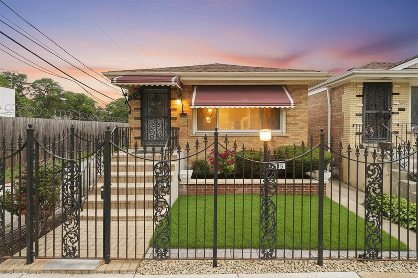 5515 S Oakley Avenue Property Photo 1