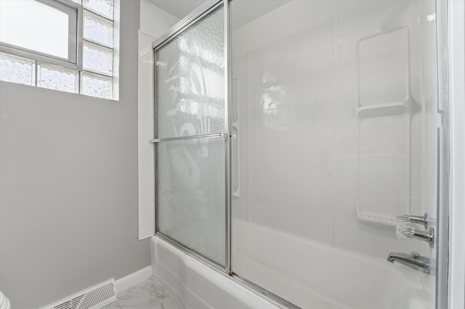 5515 S Oakley Avenue Property Photo 9