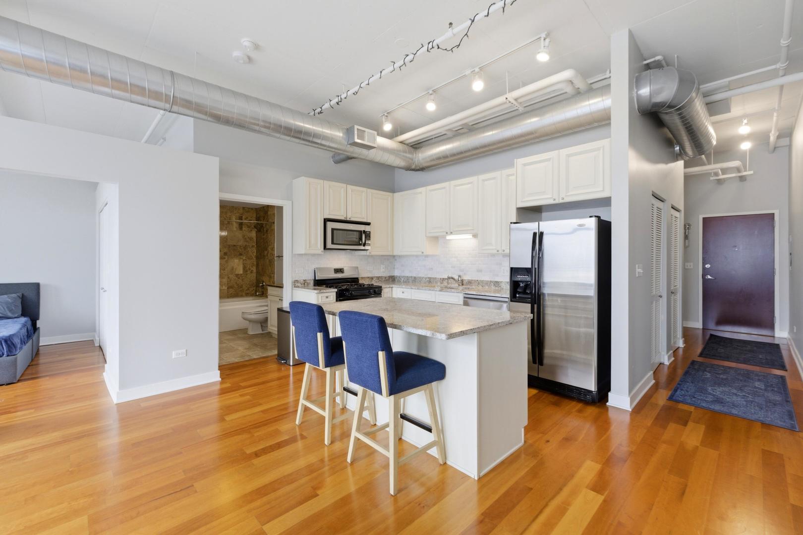 740 W Fulton Street 1303 Property Photo 4