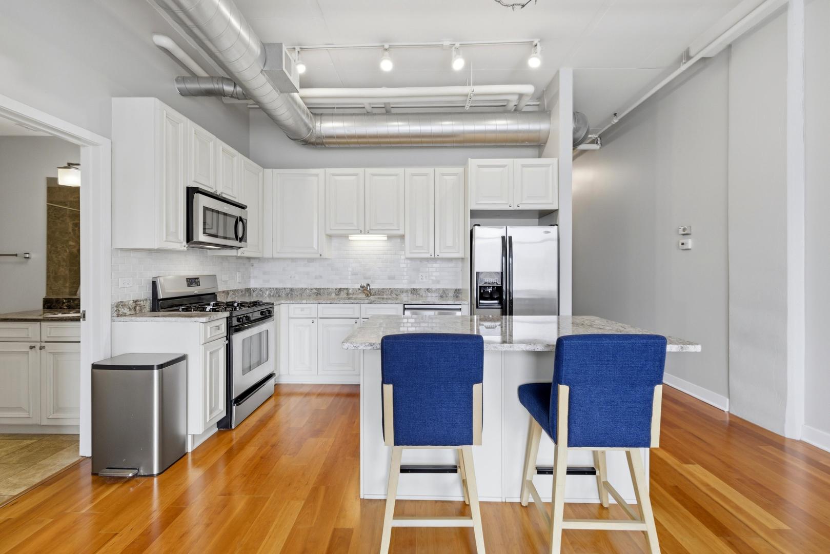 740 W Fulton Street 1303 Property Photo 5