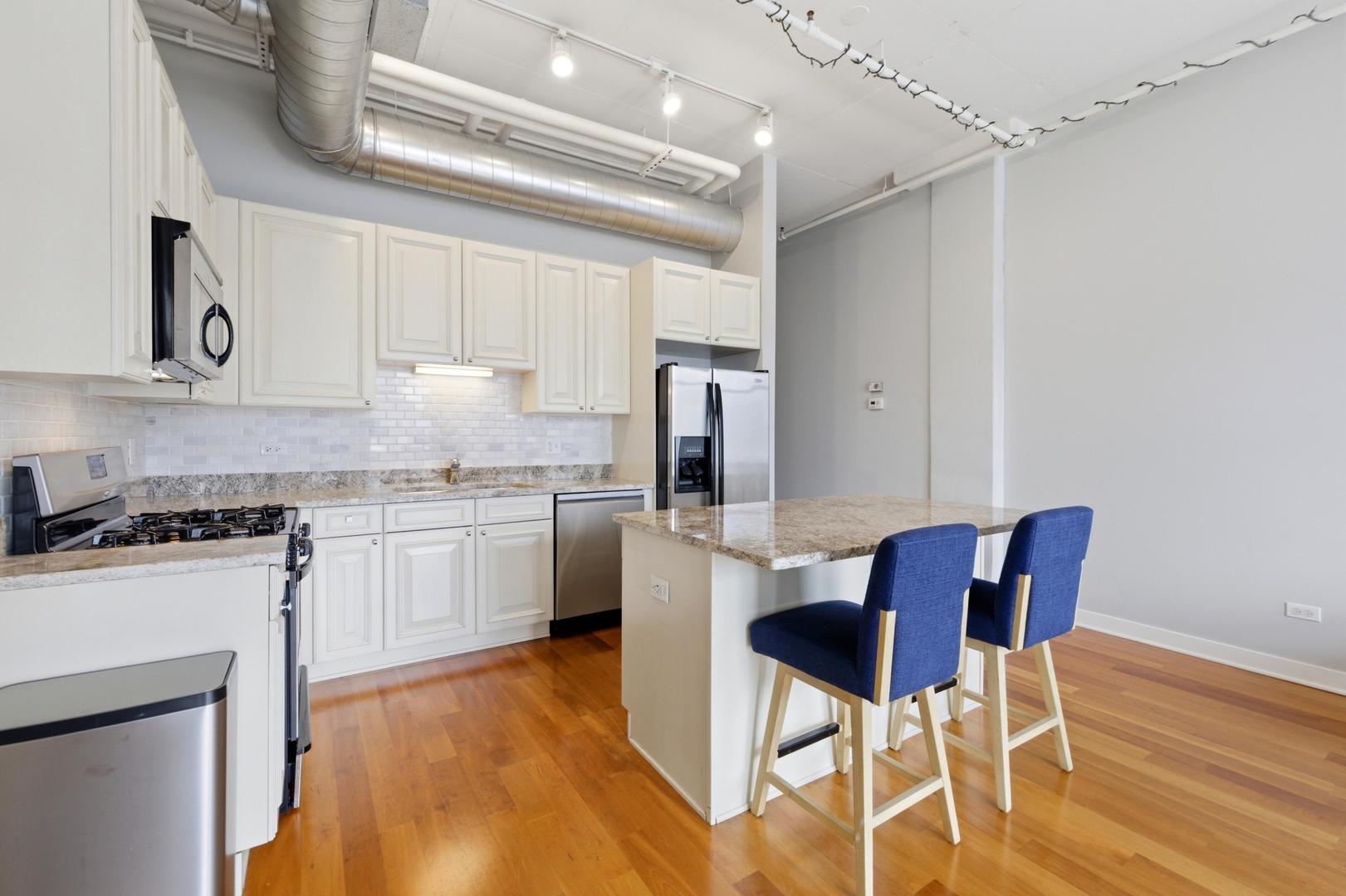 740 W Fulton Street 1303 Property Photo 6