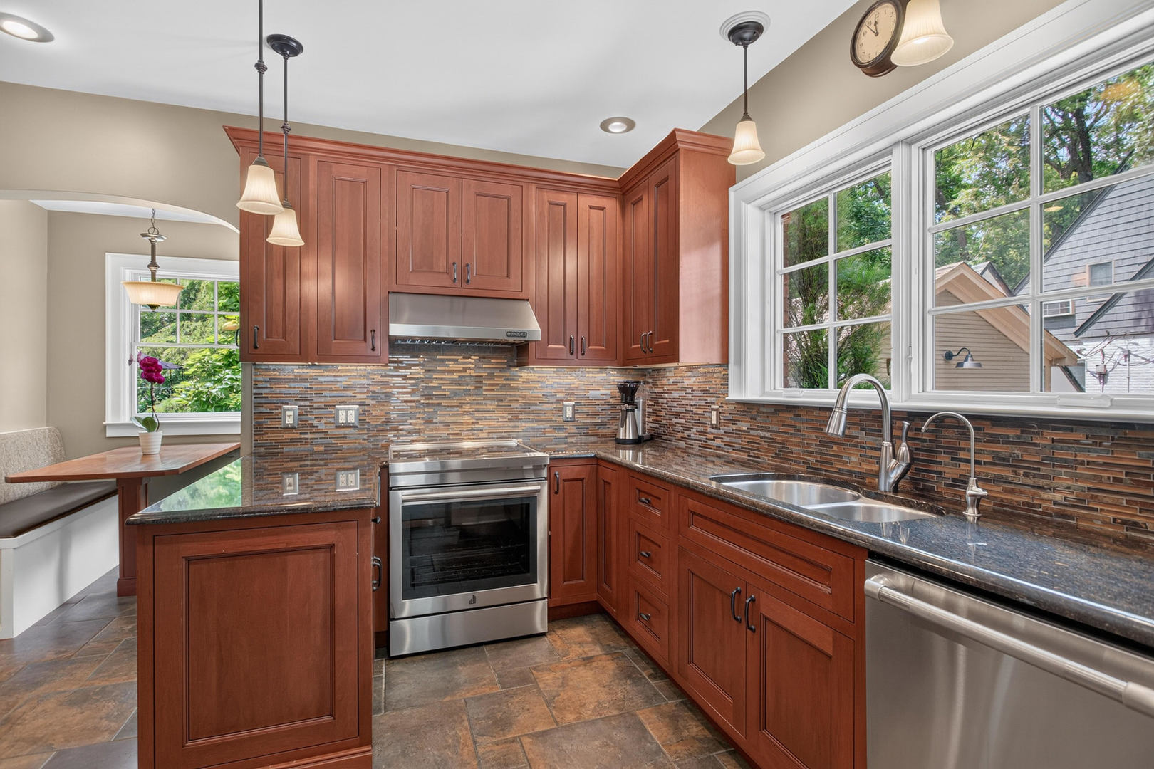 46 Kenwood Avenue Property Photo 19