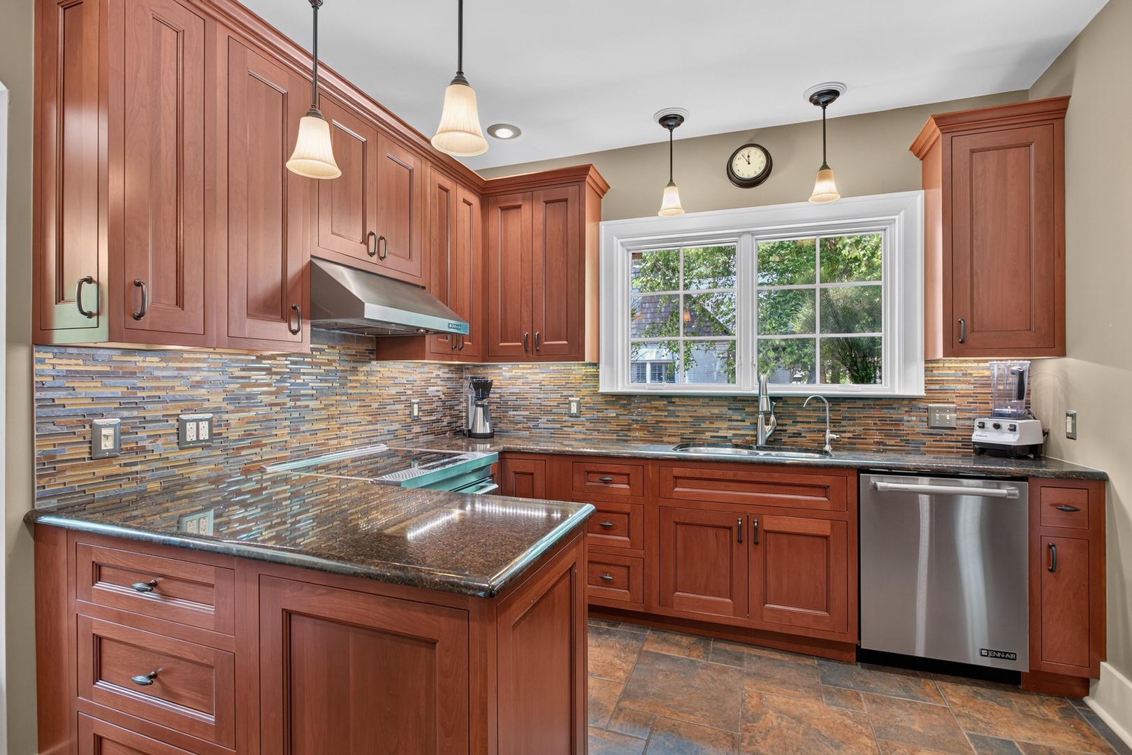 46 Kenwood Avenue Property Photo 20