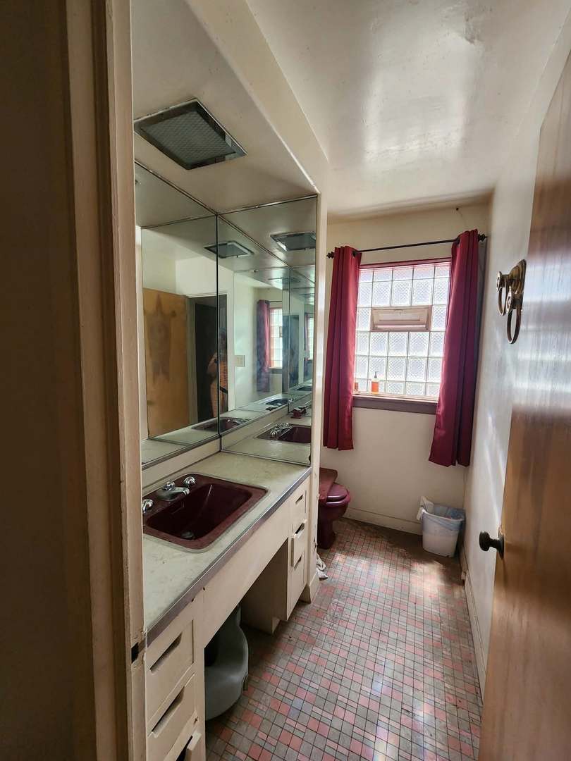 6723 S Euclid Avenue Property Photo 13